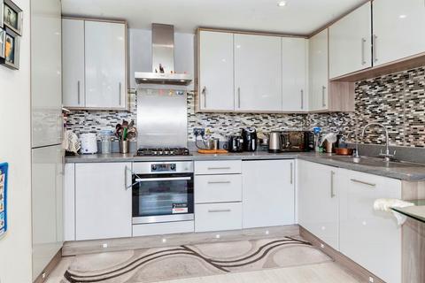 2 bedroom flat for sale, Windsor Road, SLOUGH