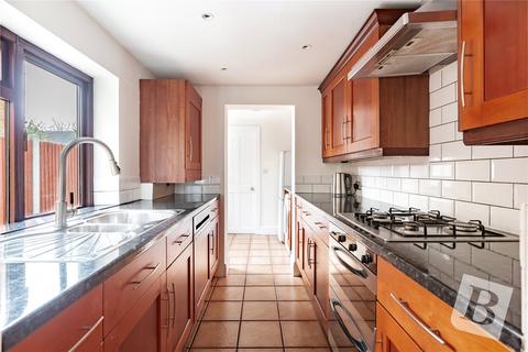 2 bedroom semi-detached house for sale, Shaftesbury Road, Romford, RM1