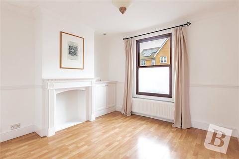 2 bedroom semi-detached house for sale, Shaftesbury Road, Romford, RM1