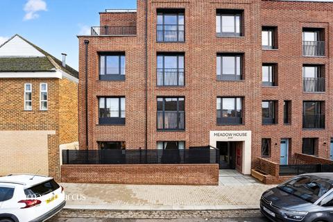 1 bedroom ground floor flat for sale, Fallsbrook Road, London
