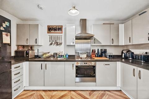2 bedroom flat for sale, Lywood Drive, SITTINGBOURNE