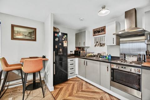 2 bedroom flat for sale, Lywood Drive, SITTINGBOURNE