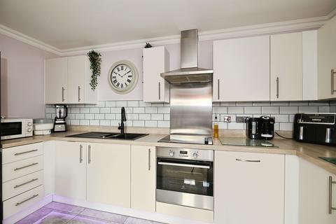 2 bedroom flat for sale, Jubilee Street, Sittingbourne