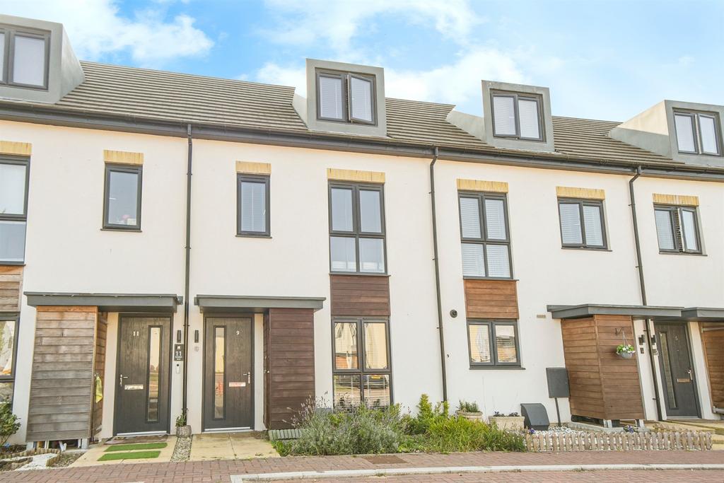 Crampton Road, Swindon 3 bed semi-detached house for sale - £315,000