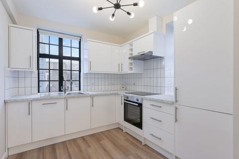 2 bedroom flat to rent, King Street, London, W6
