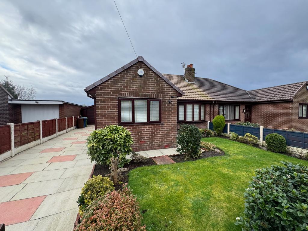 3 bed semi-detached bungalow for sale Newark Road