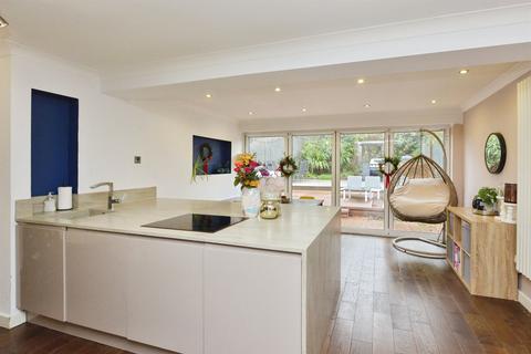 4 bedroom semi-detached house for sale, Porters Close, Deanshanger, Milton Keynes
