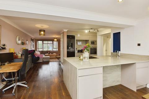 4 bedroom semi-detached house for sale, Porters Close, Deanshanger, Milton Keynes