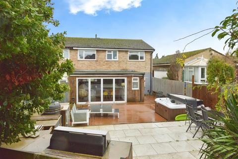 4 bedroom semi-detached house for sale, Porters Close, Deanshanger, Milton Keynes