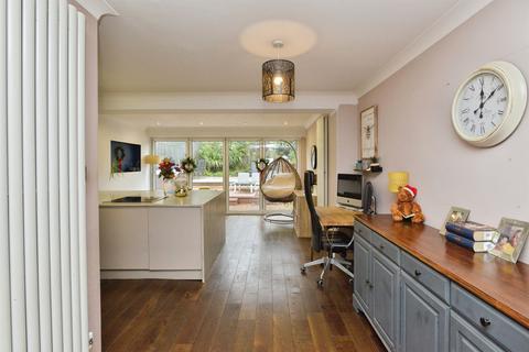 4 bedroom semi-detached house for sale, Porters Close, Deanshanger, Milton Keynes