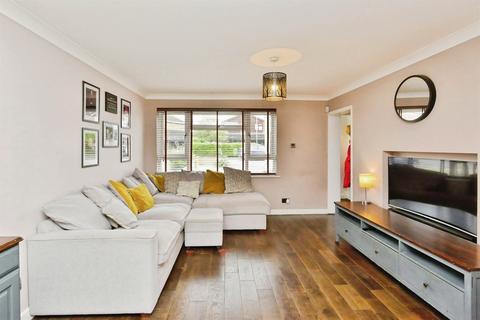 4 bedroom semi-detached house for sale, Porters Close, Deanshanger, Milton Keynes