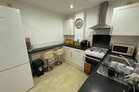 3 bedroom flat to rent, Colwick Road, Nottingham, NG2