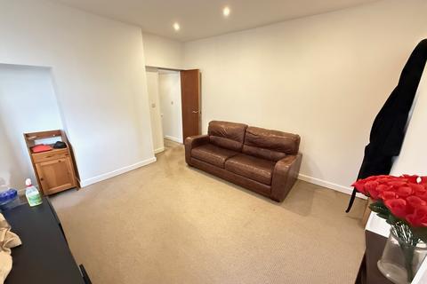 3 bedroom flat to rent, Colwick Road, Nottingham, NG2