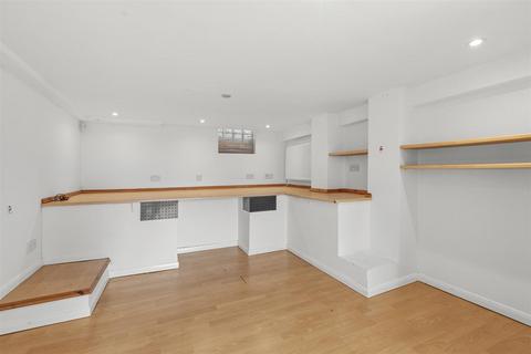 4 bedroom semi-detached house for sale, Hepplewhite Close, High Wycombe HP13
