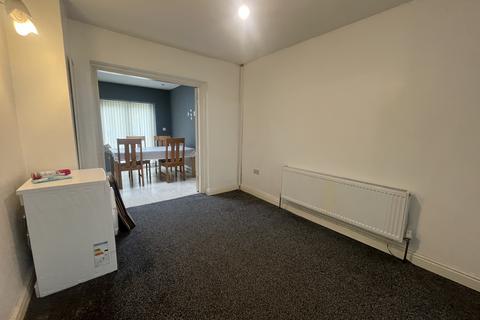 3 bedroom property to rent, Sheaf Lane, BIRMINGHAM, B26