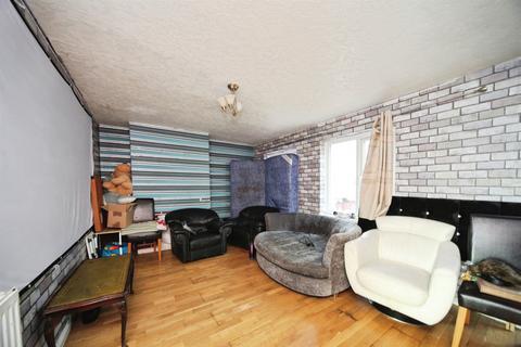 3 bedroom terraced house for sale, Brendon Avenue, Luton