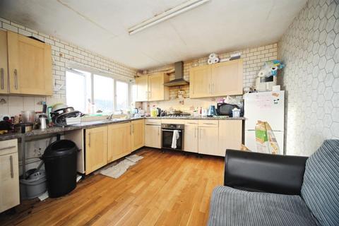 3 bedroom terraced house for sale, Brendon Avenue, Luton