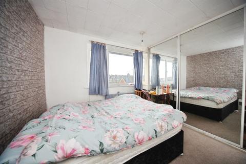 3 bedroom terraced house for sale, Brendon Avenue, Luton