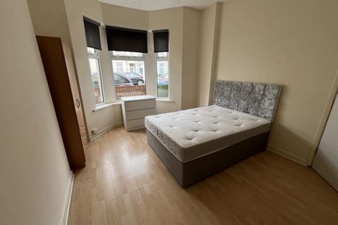 undefined, Oxford Avenue, Southampton, SO14