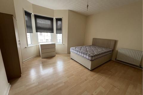 undefined, Oxford Avenue, Southampton, SO14