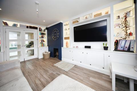 3 bedroom semi-detached house for sale, Hollybush Road, Luton