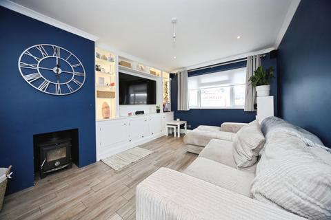 3 bedroom semi-detached house for sale, Hollybush Road, Luton