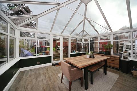 3 bedroom semi-detached house for sale, Hollybush Road, Luton
