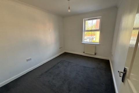 2 bedroom flat to rent, Piper Way, Ilford, IG1