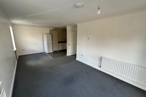 2 bedroom flat to rent, Piper Way, Ilford, IG1