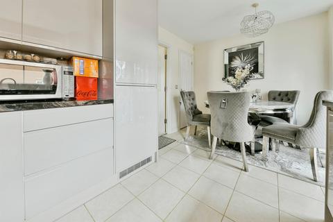 3 bedroom end of terrace house for sale, Carisbrooke Close, Off Hertford Road, Stevenage