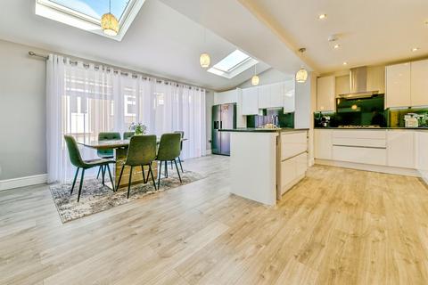 5 bedroom semi-detached house for sale, Spring Drive, Stevenage