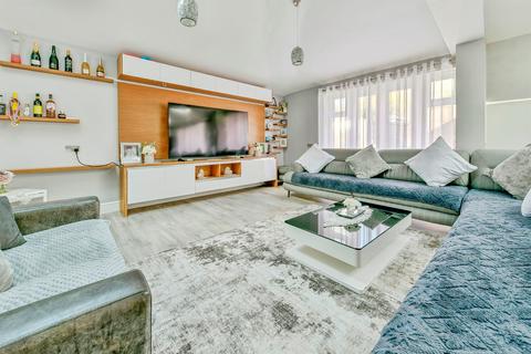 5 bedroom semi-detached house for sale, Spring Drive, Stevenage