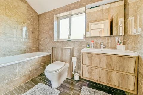 5 bedroom semi-detached house for sale, Spring Drive, Stevenage
