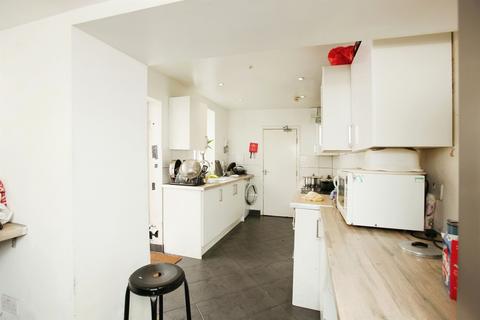6 bedroom end of terrace house for sale, East Street, Torquay