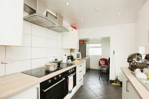 6 bedroom end of terrace house for sale, East Street, Torquay