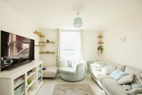 2 bedroom flat for sale, Market Street, Torquay