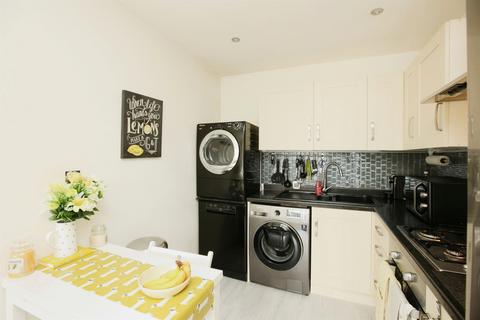 2 bedroom flat for sale, Market Street, Torquay