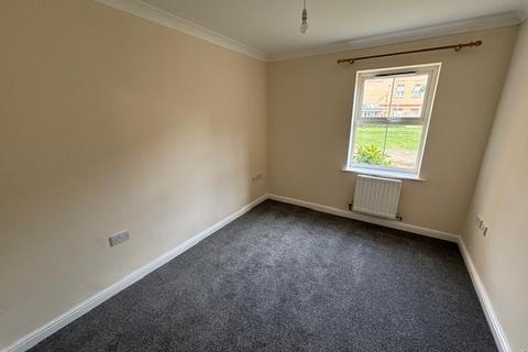 2 bedroom flat to rent, Piper Way, Ilford, IG1