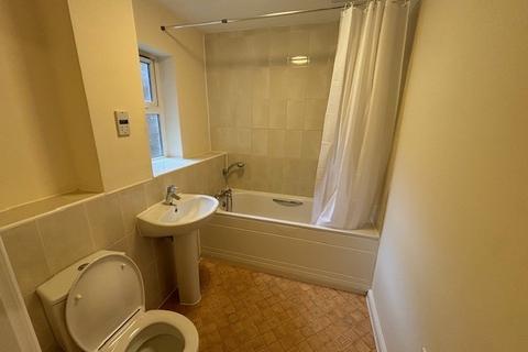 2 bedroom flat to rent, Piper Way, Ilford, IG1