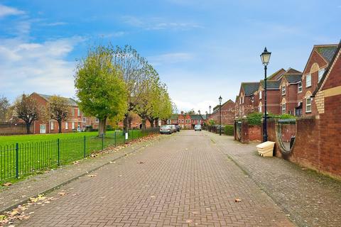 4 bedroom townhouse for sale, St Georges Square, Taunton