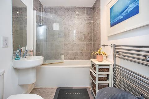 2 bedroom apartment for sale, Sovereign Way, Tonbridge