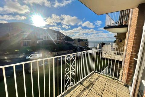2 bedroom flat to rent, Marina Court, Bournemouth, BH5
