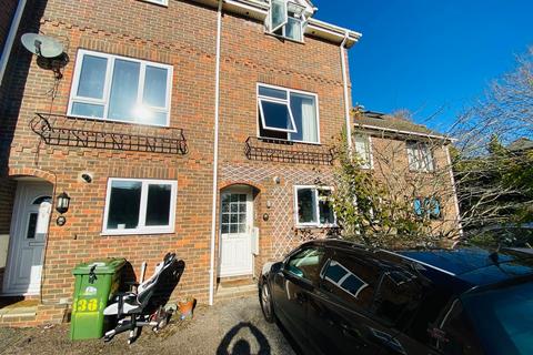 4 bedroom house to rent, Berkeley Close, Southampton, SO15