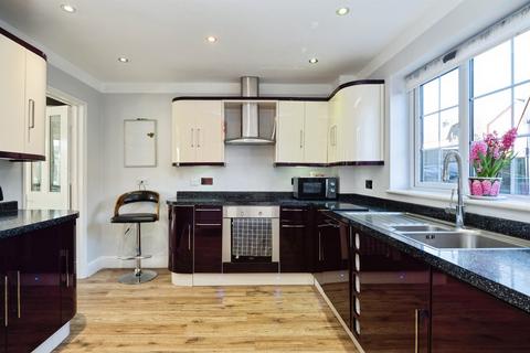 4 bedroom detached house for sale, Windsor Road, Crowborough