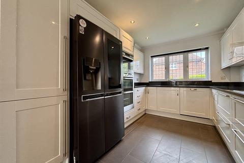 6 bedroom detached house to rent, Wagtail Walk, Beckenham, BR3