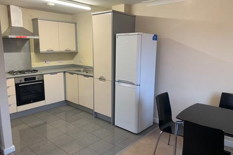 2 bedroom flat to rent, Piper Way, Ilford, IG1
