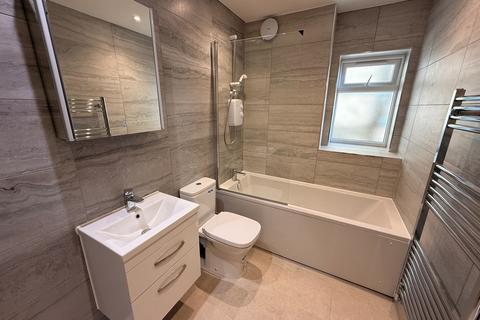 3 bedroom apartment to rent, Fishponds Road, Bristol, BS5