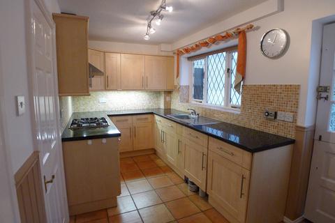 3 bedroom house to rent, Shelley Close, Rugeley, WS15