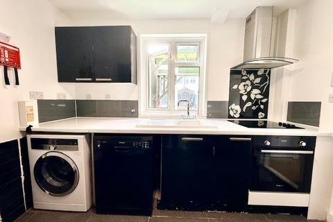 1 bedroom in a house share to rent, Harvey Gardens, Loughton, IG10
