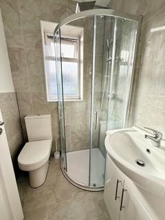 1 bedroom in a house share to rent, Harvey Gardens, Loughton, IG10